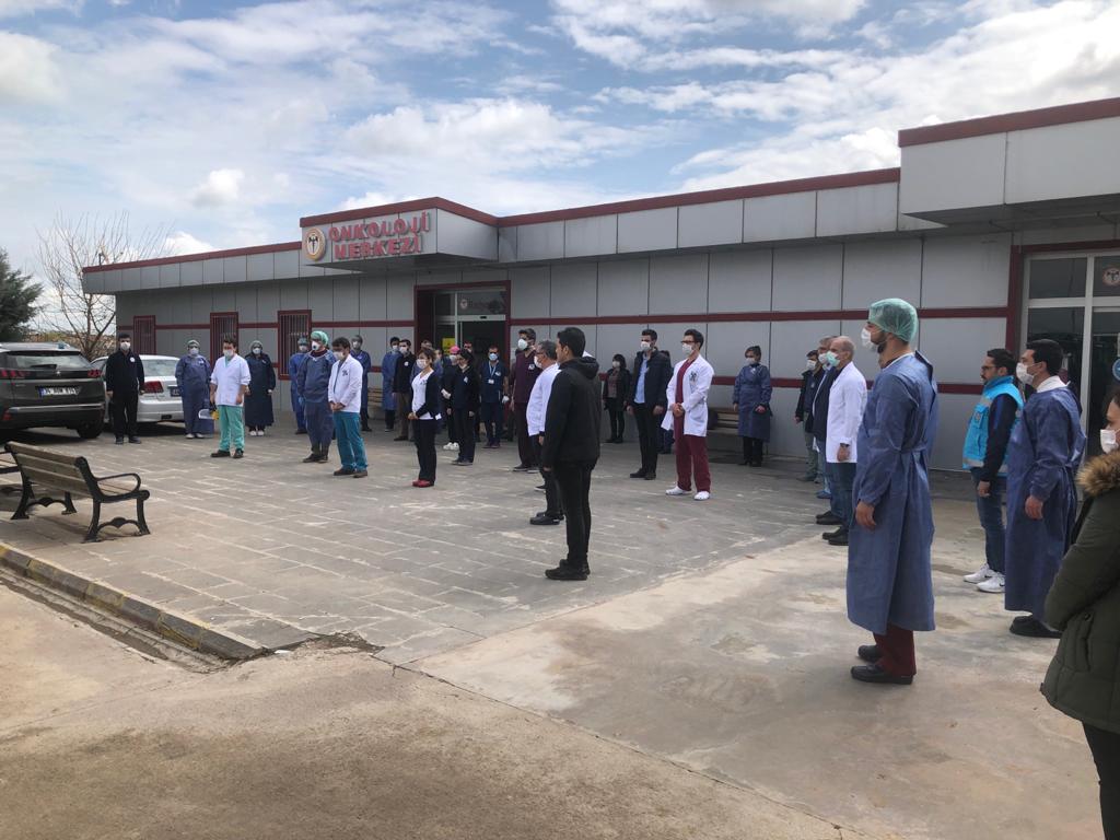 ttborgtr's tweet photo. Diyarbakir Gazi Yaşargil EAH"den #CemilTascioglu hocamıza saygı..
@diyartabip https://t.co/XuankaG44i