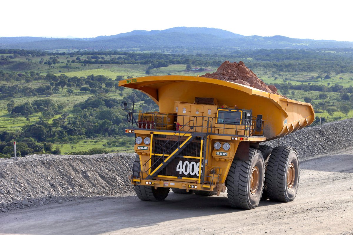 im_mining's tweet photo. Brazilian #contractmining group #UandM #Mineracao e #Construcao (U&amp;M) has ordered 30 Series 4000 @mtusolutions engines to #repower a fleet of @KomatsuMining #930E trucks &amp; @HitachiCME #EX5500 #mining #shovels #maintenance #futureofmining @rrpowersystems https://t.co/UDJaKlfgWx https://t.co/gAVzWofLB3