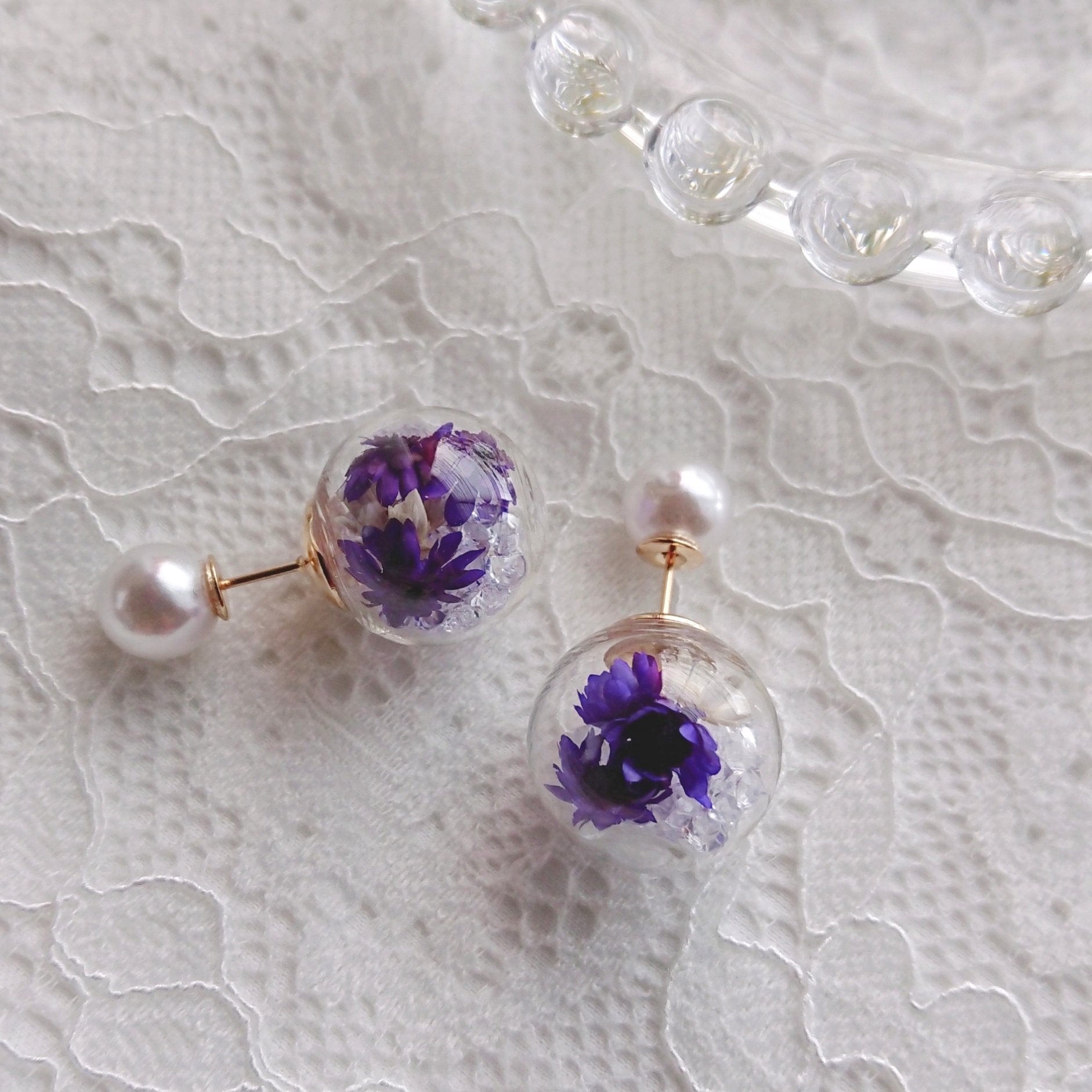 ぴんく セリアで見つけたガラスドームのピアス 可愛くて思わず買っちゃった こういうのも100均で買えるとは セリア