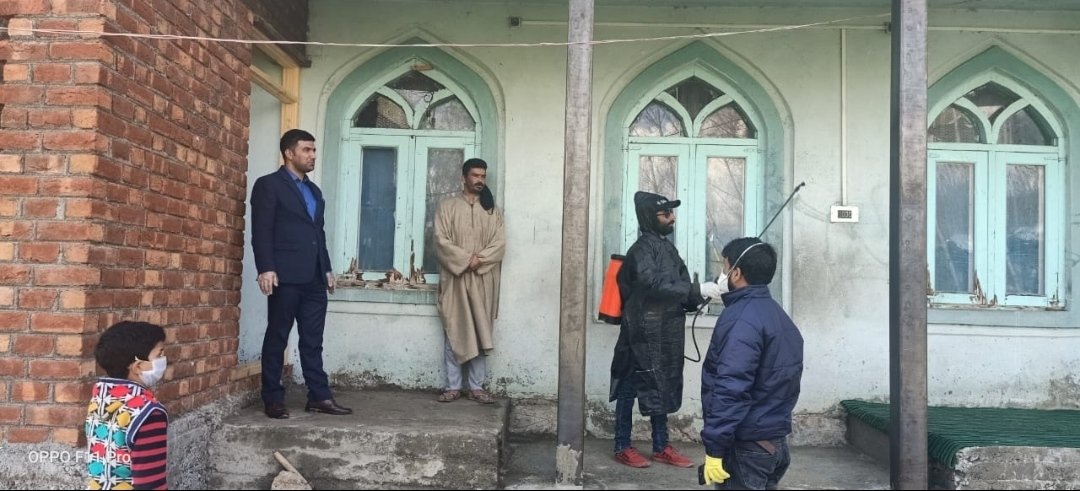 McGanderbal's tweet photo. Team Municipal Council Ganderbal launches fumigation, Sansitization drive at Sindbal area of Ganderbal.
@DrJitendraSingh @EhsaanYousf1 @wanimajid14 https://t.co/YgryNC52ao