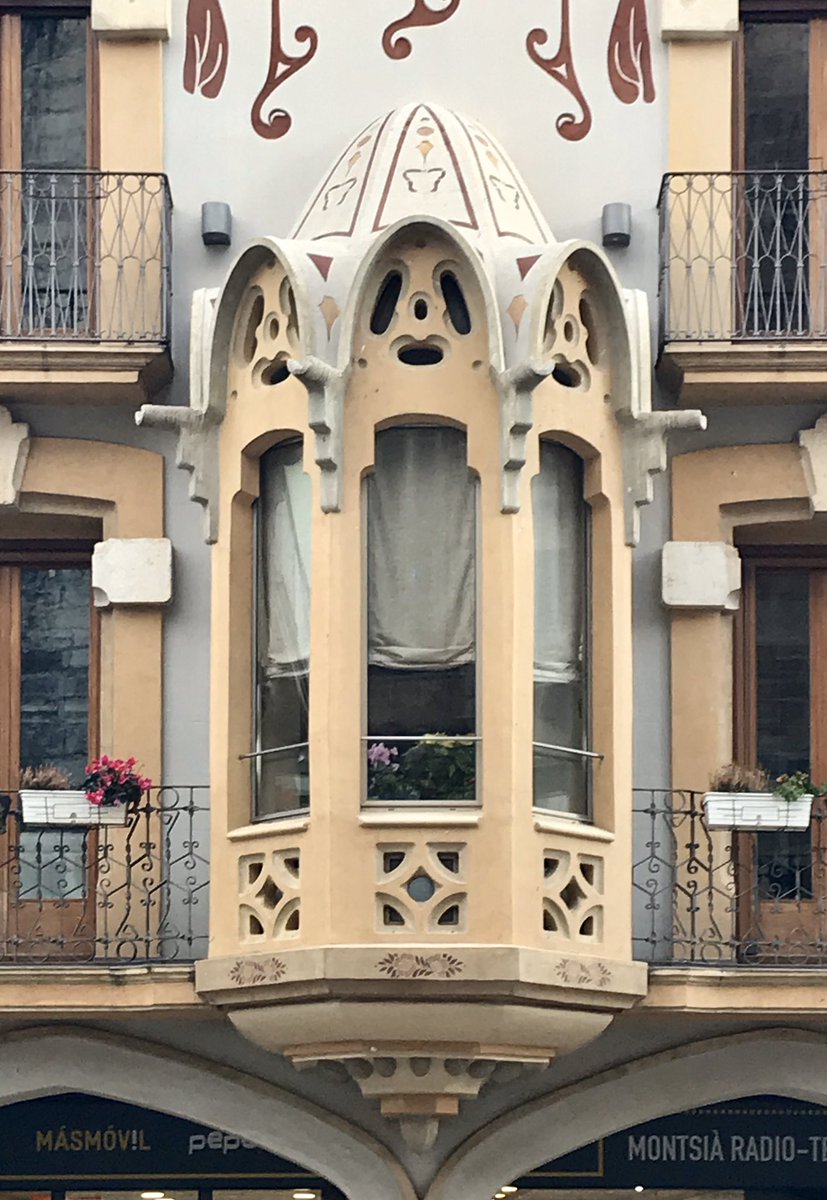 COAC_Ebre's tweet photo. #JuevesDeArquitectura Casa de la Feligresa (1921) de #Cèsar_Martinell a #Ulldecona #Montsià i, també, a https://t.co/PmxJ8zonWO
📷 LD https://t.co/im7JBDRCuc