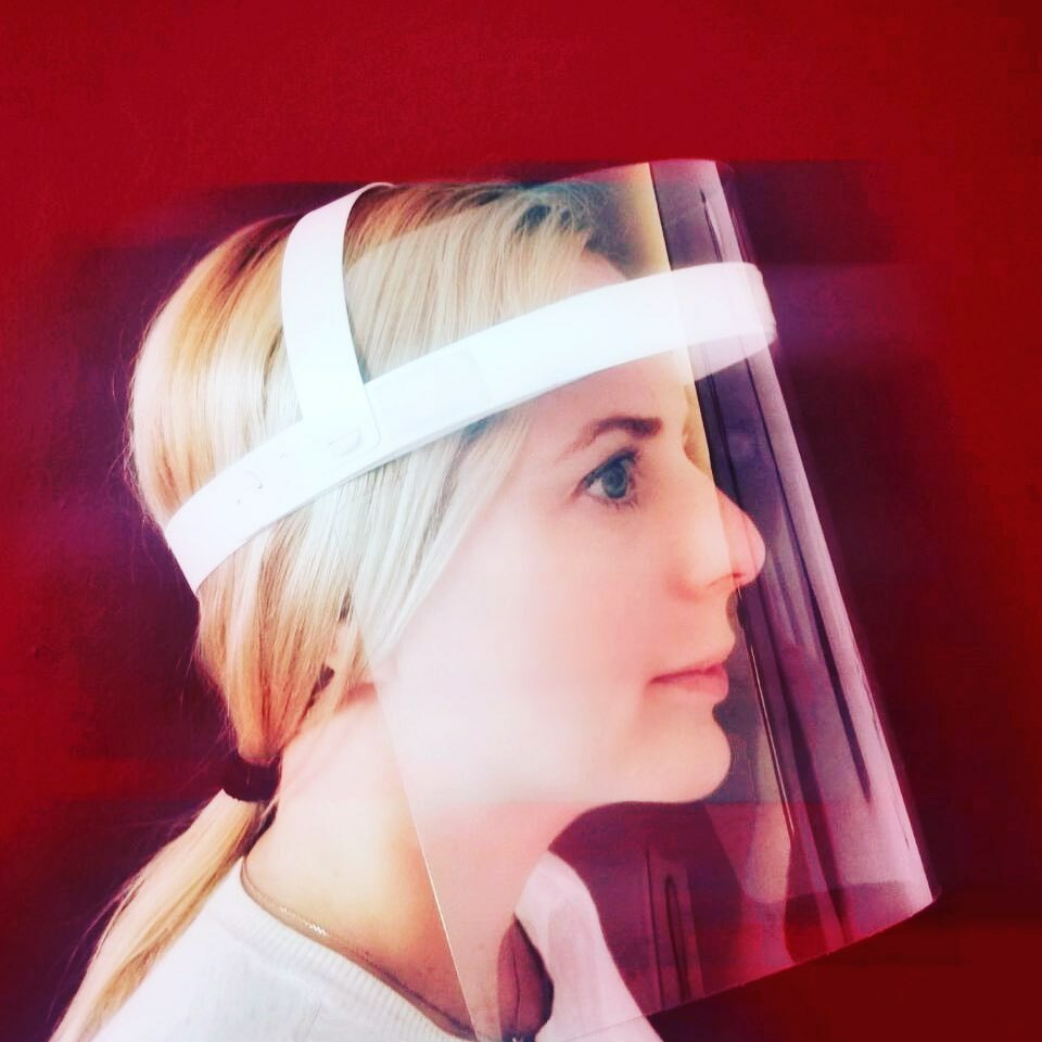 LibreGuard's tweet photo. Somos un grupo de más de 30 personas que hemos fabricado y repartido cerca de 5.000 máscaras para el personal sanitario que lucha contra la Covid19. Son muchas, pero no suficientes. Nos ayudas? https://t.co/Rxb4fYKPHC #LibreGuard #RecortesNuncaMas https://t.co/0MaPx7b5ra