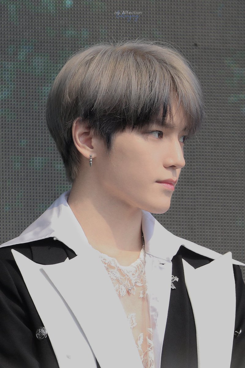 Day 7 : "Do you ever feel like a misfit, everything inside you is dark and twistedOh but it's okay to be different'cause baby so am I" #TAEYONG  #TAEYONG_20DAYS  #툥블답장 #태용  @NCTsmtown_127