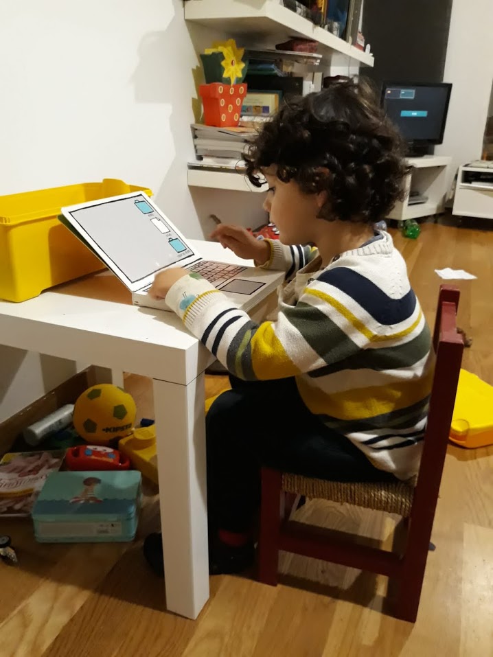 bpneiravilas's tweet photo. OS RECUNCHOS DA LIX

Cando un libro pode ser un ordenador, unha casa, unha tenda de campaña... cando un libro é un universo 
"Esto no es un libro" de Jean Jullien editado por Phaidon
#RecunchosDaLIX 
#DILI
 #DíaDoLibroInfantilXuvenil https://t.co/0qy3QVIRSz