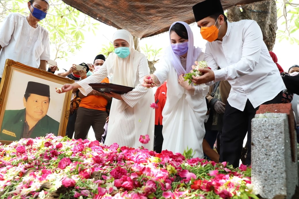 Innalillahi Wainnailaihi Rajiun. Suami kakak sulung saya, KH Dr Masykur Hasyim dipanggil kehadirat Alllah SWT. Beliau bnyak berjasa bagi saya, krn mengajarkan saya berorganisasi &amp; bermasyarakat termasuk mengenal partai politik.  Mohon doa semoga beliau husnul khotimah. Alfatihah.