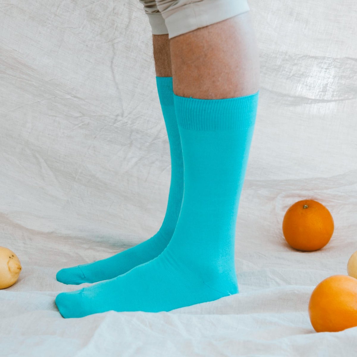 Un día sin color es un día gris. 
Calcetines monocolores.

#yomequedoencasa #soloiocontigo