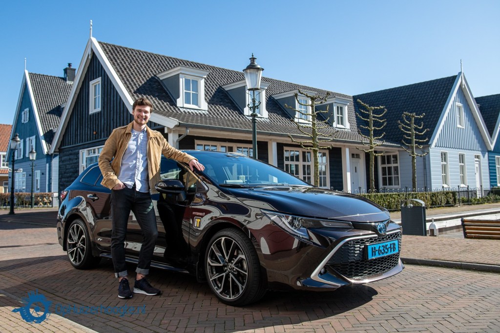 huizerhoogte's tweet photo. Florian Kenter start als jonge Huizer ondernemer met i-Taxi Gooistad. Niet de makkelijkste tijd, maar we wensen je veel succes ! https://t.co/e1atrlujpE https://t.co/e8lnGFQRl3