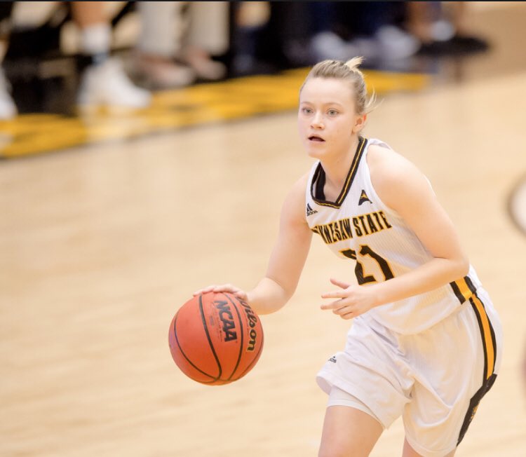KSUOwlsWBB's tweet photo. #TBT to our Seniors first game suited up for Kennesaw State π€£ #2017 @_LexiMann_ @Breee_Hooverrr @favexlex @AgnusBerenato https://t.co/EI1gNYBx3D