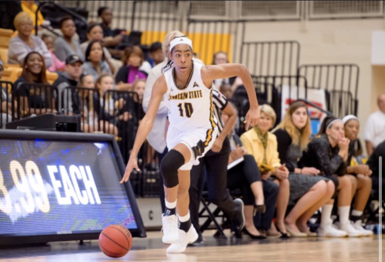 KSUOwlsWBB's tweet photo. #TBT to our Seniors first game suited up for Kennesaw State π€£ #2017 @_LexiMann_ @Breee_Hooverrr @favexlex @AgnusBerenato https://t.co/EI1gNYBx3D
