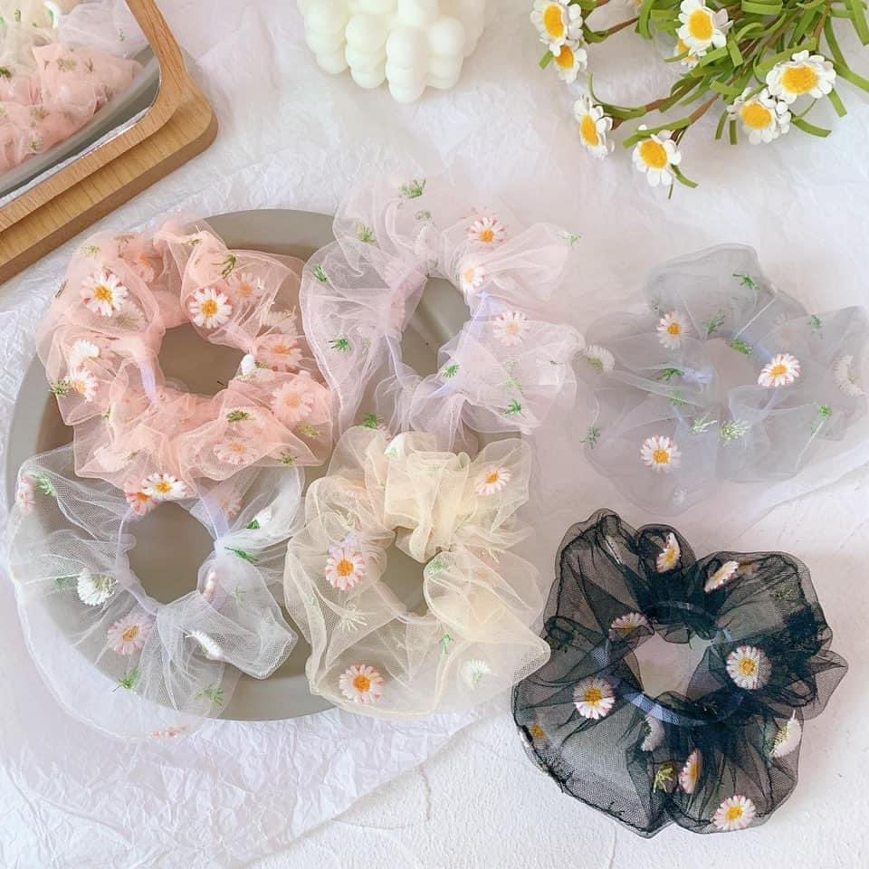 halloxkr_store's tweet photo. มีใครสนใจไหมค้าบบบบ ~ ยางรัดผมเดซี่มาเป็นเซทเลยย 💐✨ เซทละ 12 เส้นเลย! น่ารักแจกฟามสดใสม้ากกกก https://t.co/lgk1Y3w5CU