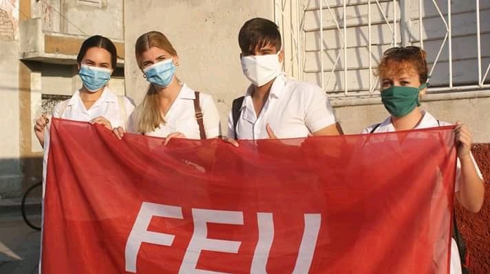 #SomosFEU | La mayor muestra de que estamos donde está la Patria 🇨🇺❤ es el aporte de nuestros estudiantes de las Ciencias Médicas! 
Noble es nuestro orgullo, como noble es su labor #CubaSalvaElAmor