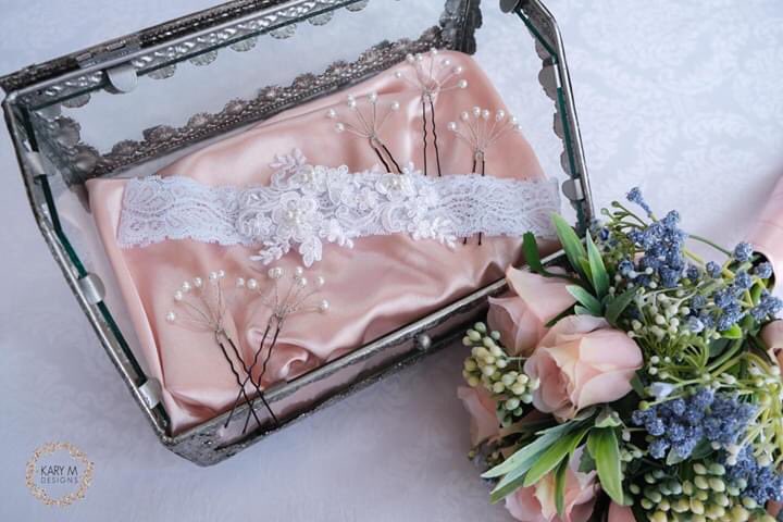 Taryn’s bespoke #karymdesigns pearl hairpins &amp; lace garter (with pale blue band) added a beautiful and delicate finishing touch to her bridal look! 📷 Ett Venter Photography #hairpins #bridalhair #bridalaccessories #smalldetailsmatter #bride #wedding