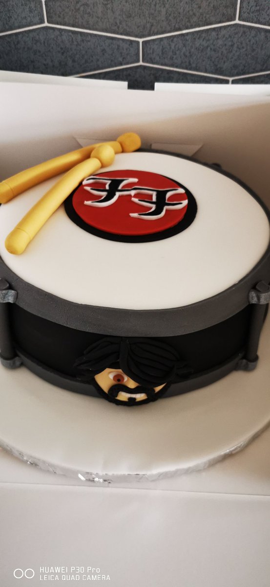 NewloveDean's tweet photo. @taylorhawkins it's my wife's 40th birthday 2day and is a massive foo fan so could u wish her happy birthday from me https://t.co/CZvYLmUVVT