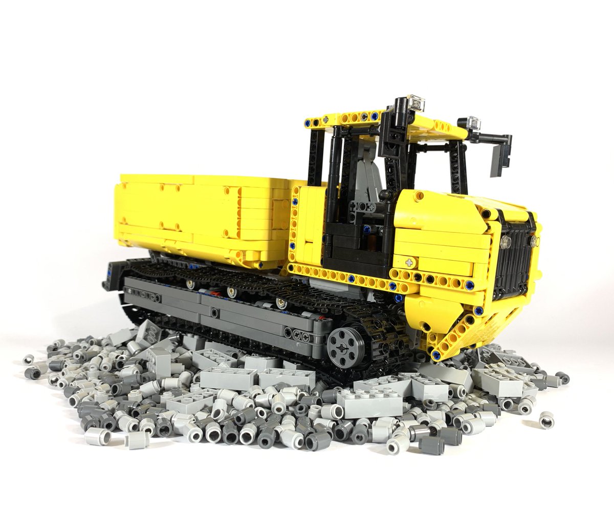 SuperkTechnic's tweet photo. Tracked dumper, powered by Buwizz.
It shares a common chassis with the tracked loader and is inspired by Haddick raupentransporter.
.

.
#legotechnic #lego #afol #legomoc #legofan #legostagram #legobrick #technic #legos #moc #legotechnicmoc
#powerfunction https://t.co/U6oleVtTio
