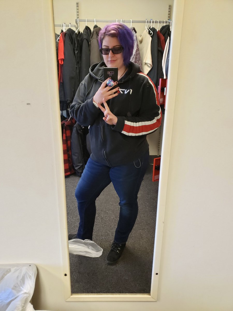 TearStainedAsh's tweet image. Reppin&apos; the Normandy crew at work today ✌🏻 thinkin&apos; of you, Lem (@LukeLemon_art) #MassEffect #n00b #commandershepherd #favoritehoodieonthecitadel