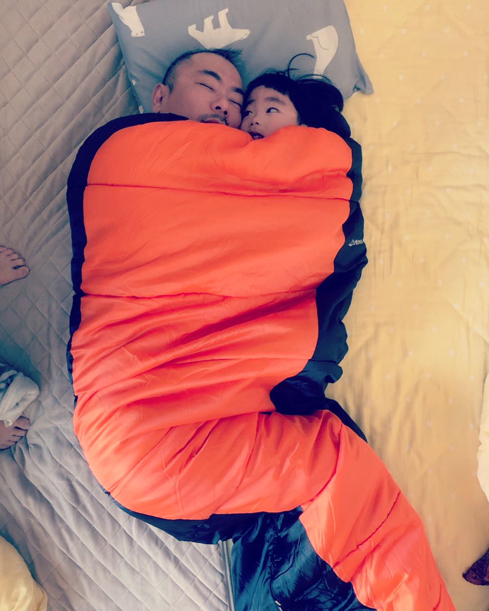 門秀彦 On Twitter 家の中で寝袋キャンプ 毎日 子どもたちと一緒で嬉しい