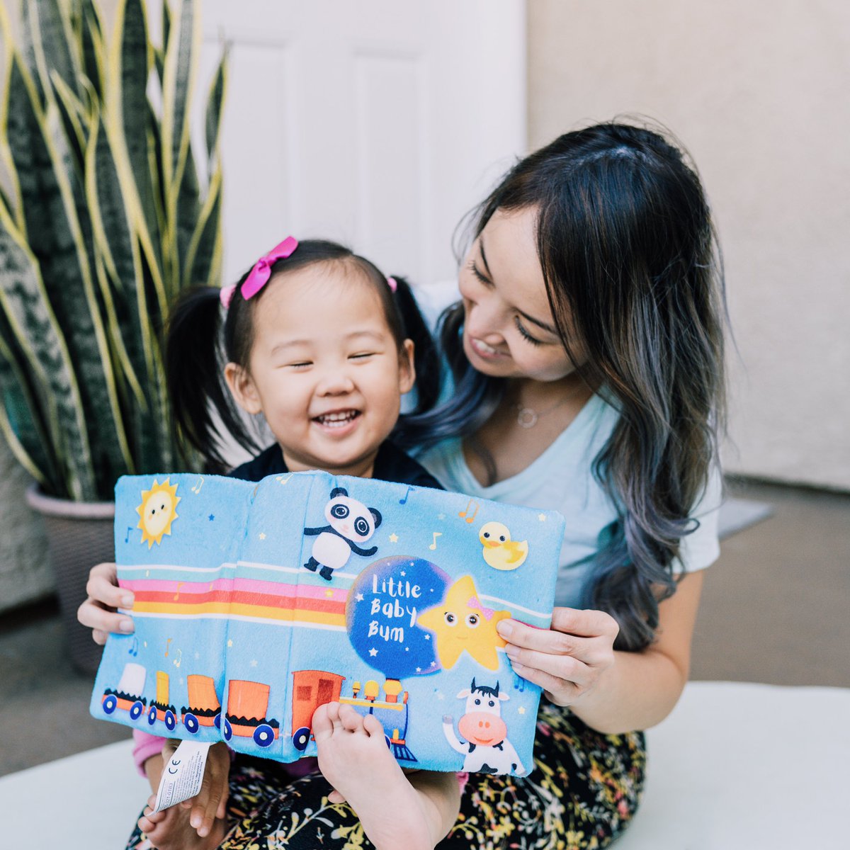 [ad] Can you tell that someone’s having a lot of fun? 😉 Isla is loving the new Little Baby Bum Singing Storybook by <a href="/LittleTikes/">Little Tikes</a>. She likes the interactive “Find Twinkie” activity and singing along with her favorite Little Baby Bum nursery rhymes... instagram.com/p/B-e4fkwg1Gn/…