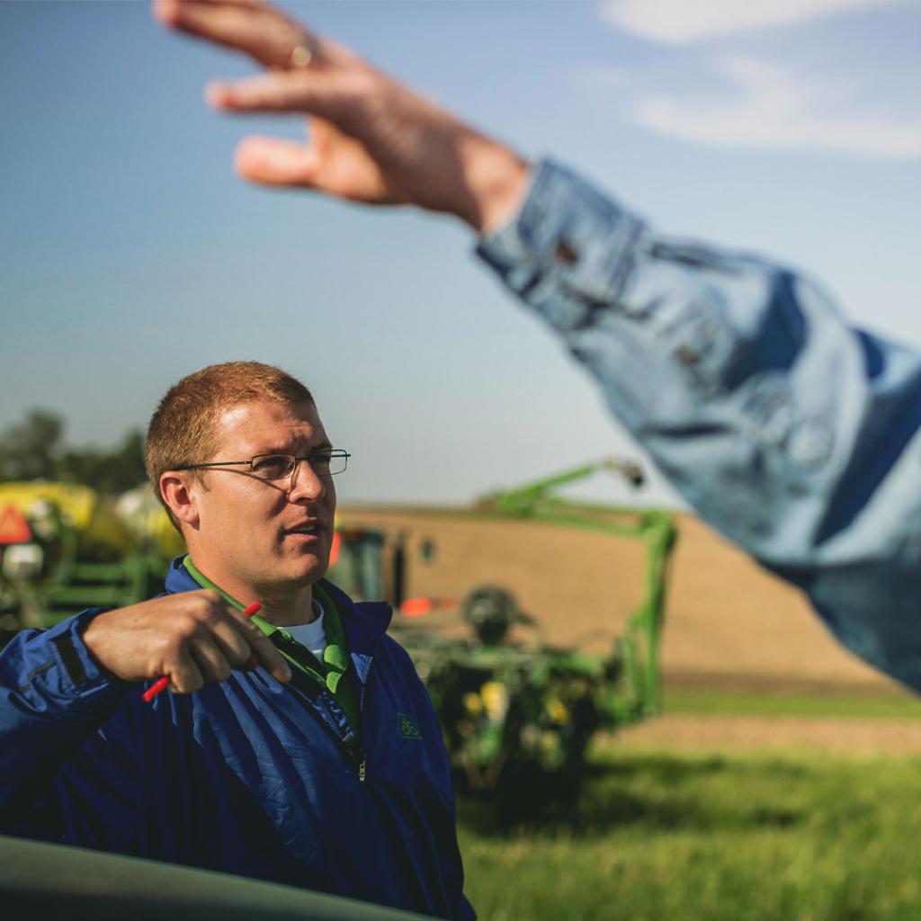 80% of soil compaction happens in the first pass. Keep your traffic patterns down and keep your soil healthy with these tips. 🚦 spr.ly/60121q7Qj