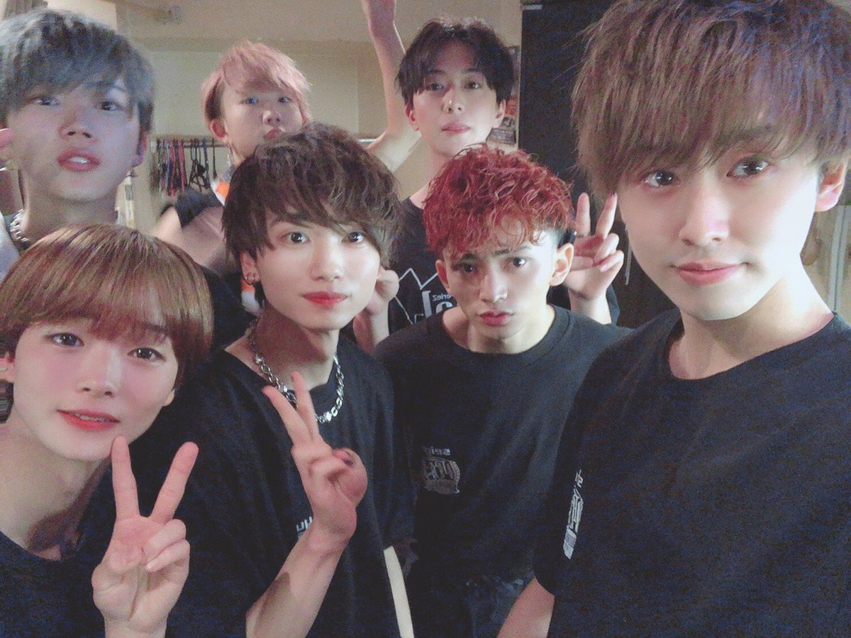 ryu_skyxros's tweet photo. 3代目ポップジャンクスクールteamA

初めてみんなで写真撮った🤒

今度はteam Bのメンバーもみんなで撮りたい👾

これからも応援よろしくお願いします！
#3pjs #3代目ポップジャンクスクール #ワンマンチャレンジ #拡散希望 https://t.co/XB9HSdAy8F