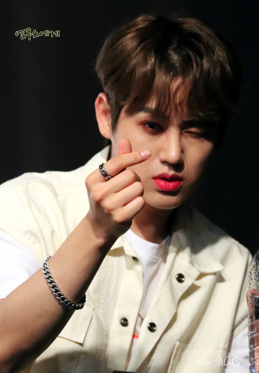 For_NCUS's tweet photo. 지니 아빠! 생일 축하해요🥳❤
쿠스 멤버 되어줘서 고맙고💞
쿠키들의 해피바이러스 되어줘서 고마워요🥰
항상 행복한 날만 가득하길 바래요🌸
생일 진심으로 축하해요 석진오빠❣

#스윗보이_지니오빠_석지니생일
#HAPPYSEOSEOKJINDAY
#엔쿠스 #NCUS 
#서석진 #SEOSEOKJIN 
@ncusofficial #엔쿠스에게 https://t.co/i49p5rQYJ1