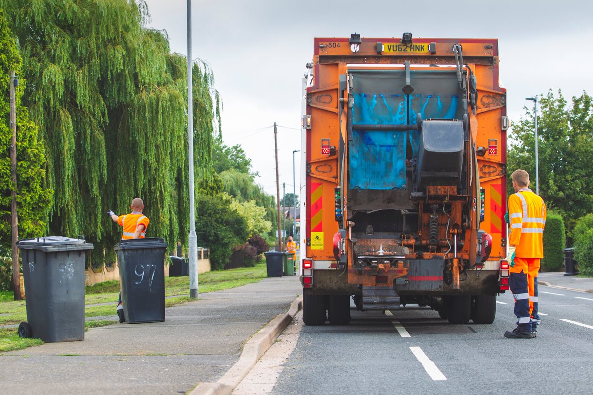 RecapRecycles's tweet photo. Thanks to all the frontline key workers at Amey, Viridor &amp; collection crews working hard to make sure waste &amp; recycling are still collected. Help maintain a good service for everyone: look out for our hints &amp; tips on how to keep safe &amp; reduce your waste. 

#weareinthistogether. https://t.co/zdj8ETAXZL