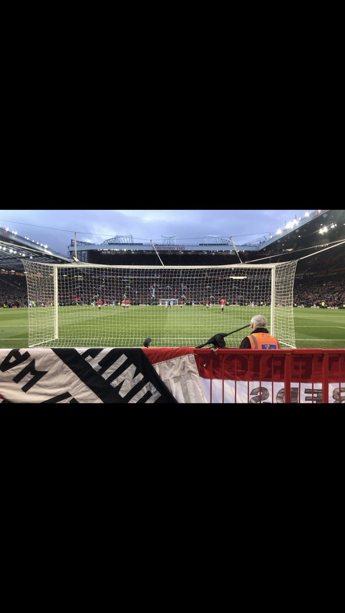 RCrawfordOasis's tweet photo. Hi @MarcusRashford I am Oliver’s carer, we travel 2 hours to every home game. He is your biggest fan! We are currently in lockdown for 12 weeks as Oliver is ventilated 24hours per day! It Would make his day if you could tweet back! Thanks in advance! https://t.co/67iNNn9MSE