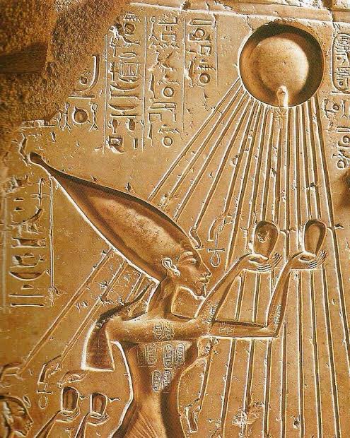 Y así como Ishtar tiene sus homólogas, el Dios Sol juega el mismo rol en las demás culturas. Es decir, Dios Sol o Ra, Helios, Elias, Suria, Hathor, Horus, Utu, Inti, Manco Cápac, Tonatiuh y BAAL.