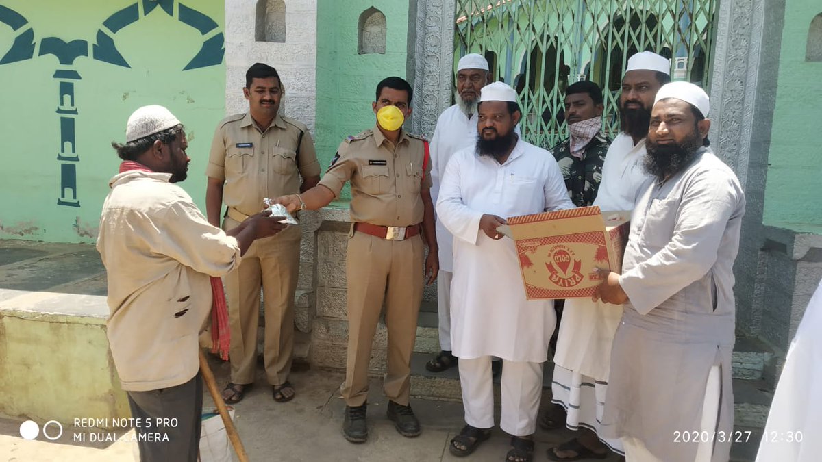 fazzu121's tweet photo. Food distribution from march 24 onwards for beggers, orphans and needy people #मुस्लिम_खिदमतगार https://t.co/qPxR1WFI2h