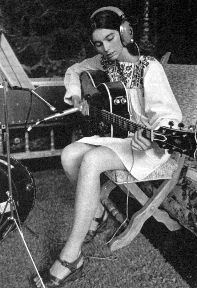 Happy birthday to this Queen and National Treasure, Miss Emmylou Harris! 