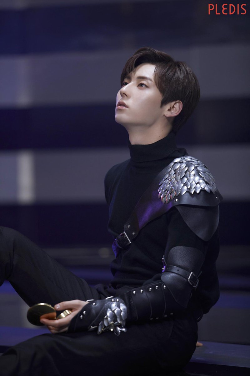 twinkle_mh's tweet photo. 민현이의 유니버스가 공개되던날 잊지못해
#눈부신유니버스_일주년축하해 
숨이막히는것같은 기분이었어💜
#별의언어_일주년
유니버스는 정말 오래오래 기억될것같아 고마워 https://t.co/3DUacq3rSF