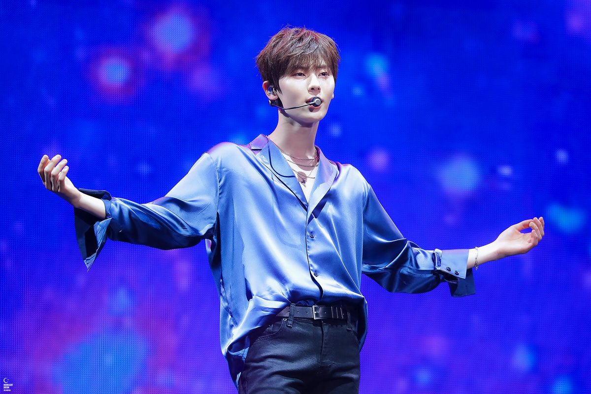 twinkle_mh's tweet photo. 민현이의 유니버스가 공개되던날 잊지못해
#눈부신유니버스_일주년축하해 
숨이막히는것같은 기분이었어💜
#별의언어_일주년
유니버스는 정말 오래오래 기억될것같아 고마워 https://t.co/3DUacq3rSF