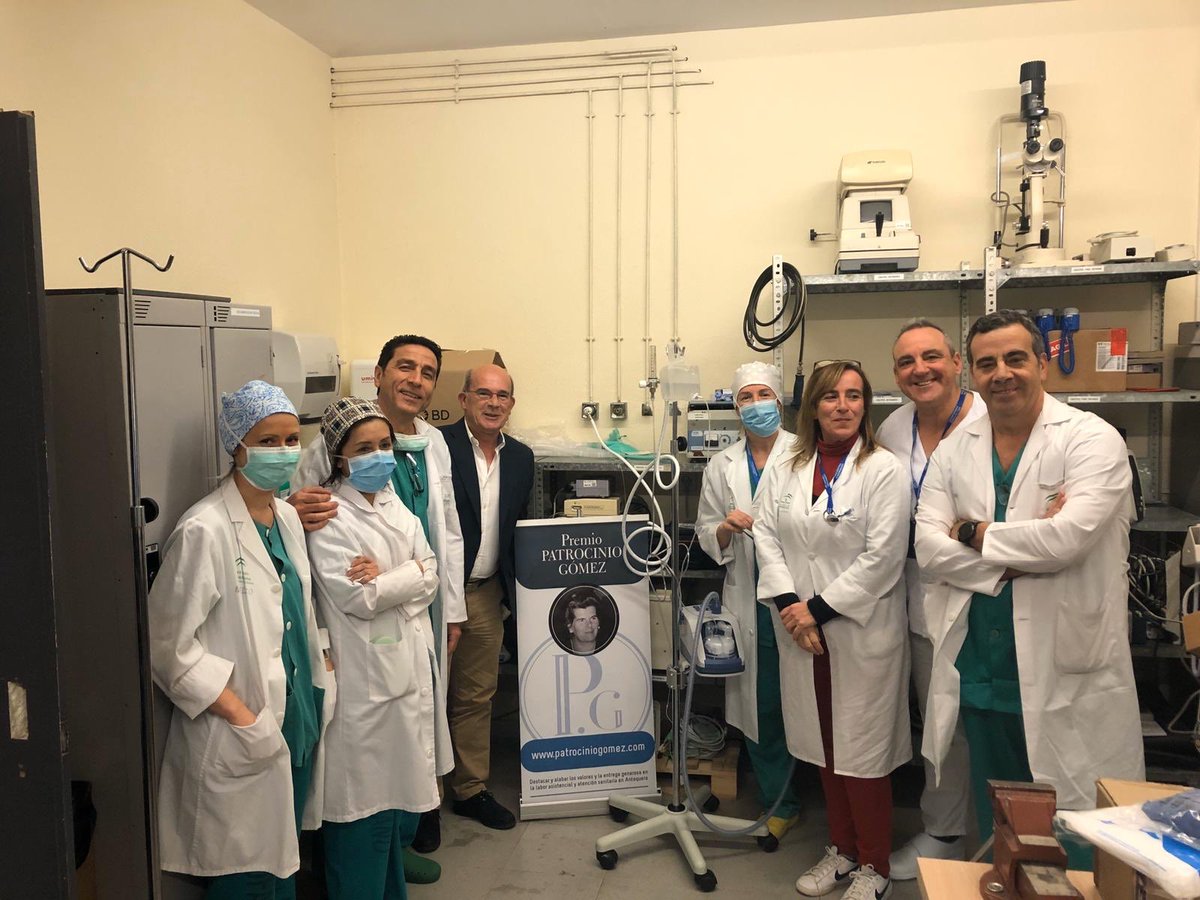 Los hermanos Gómez, promotores del premio Patrocinio Gómez, acuerdan la compra y donación de material sanitario que necesita el hospital de Antequera.