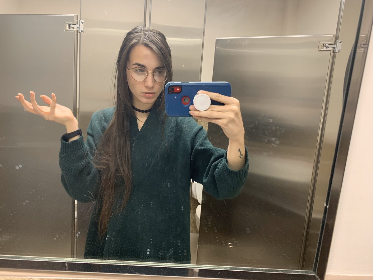 Mariahsquideri's tweet photo. Im still at work for some reason https://t.co/mlQCk8XIex