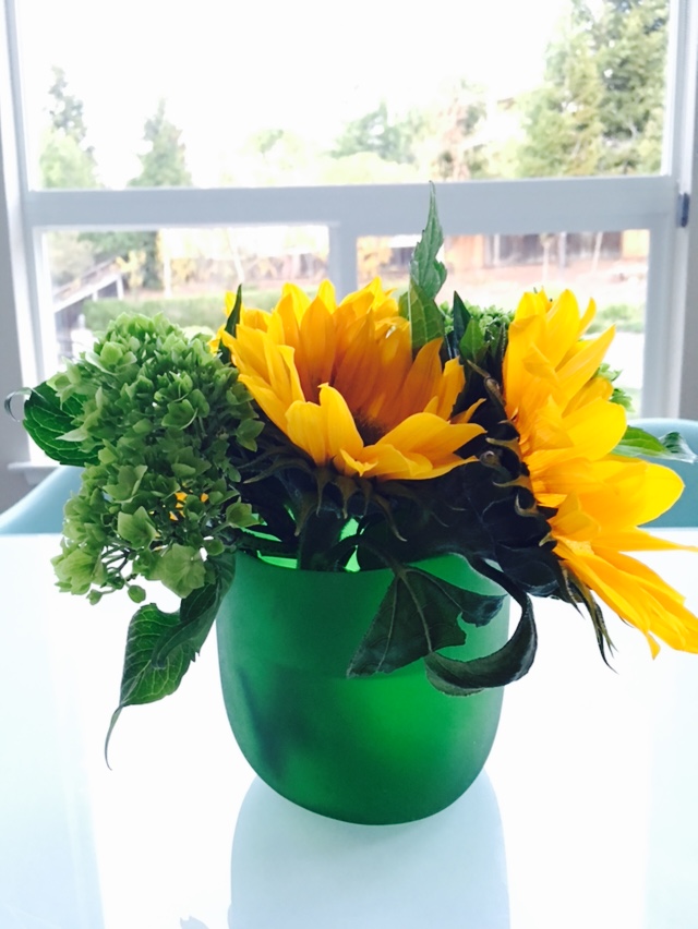 flowerwhisper1's tweet photo. Yellow sunflowers in a green resin vase #flowers #flowerphoto #flowerphotography #theflowerwhisper #flowergram #flowersofinstagram #flowerstagram #floweroftheday #flowerbouquet #flowerarrangement #flowerdesign #ThursdayThoughts #Thursday #ThursdayFun #thursdaymood #thursdayvides https://t.co/verl5obiSI