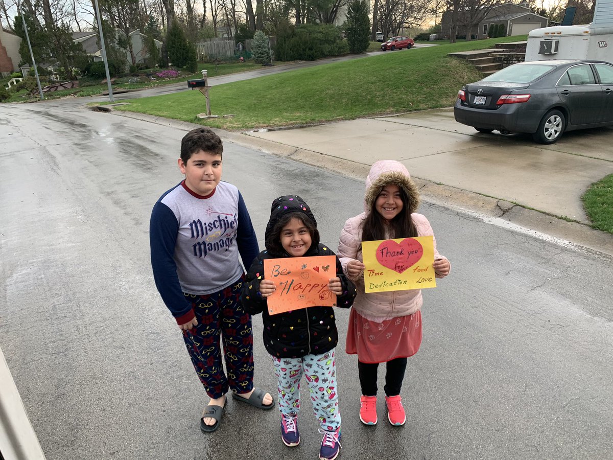 stacire's tweet photo. While delivering this morning on Bus 76...these amazing kiddos had signs for us! 
@BrianMercerNKC @DanielNClemens @NKCSchools @LWNKCSD @LWPawPride https://t.co/ew7RVTunsU