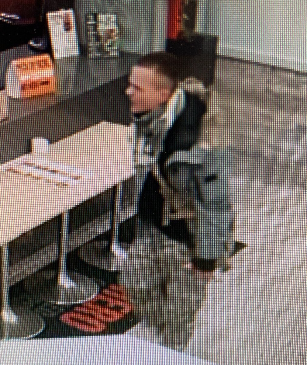 TDotGayCop's tweet photo. If anyone knows the identity of this individual pls call @TPS51Div at 416-808-5100. 
https://t.co/kXevKFDjyv https://t.co/WGz0e4eLHG