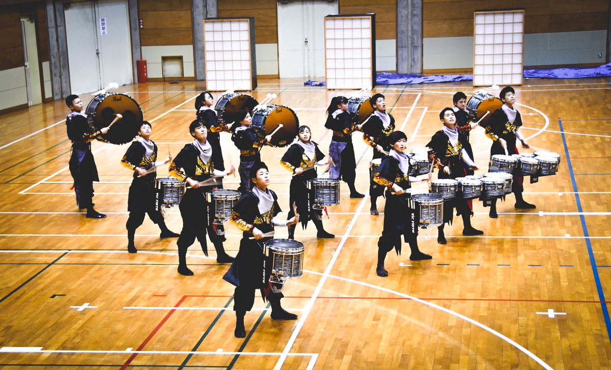 BlueHawks_1975's tweet photo. Pearl Marching "JUNIOR" Series performed by Oarai High School Marching Band【BLUE-HAWKS】DRUMLINE

いつも使ってる楽器じゃなく、パールマーチングのジュニアモデルを叩いてる動画です。

ちょっと違った青鷹太鼓愚連隊を御覧ください(^^)

https://t.co/AEU84TTVss https://t.co/vx9jWnw25Y