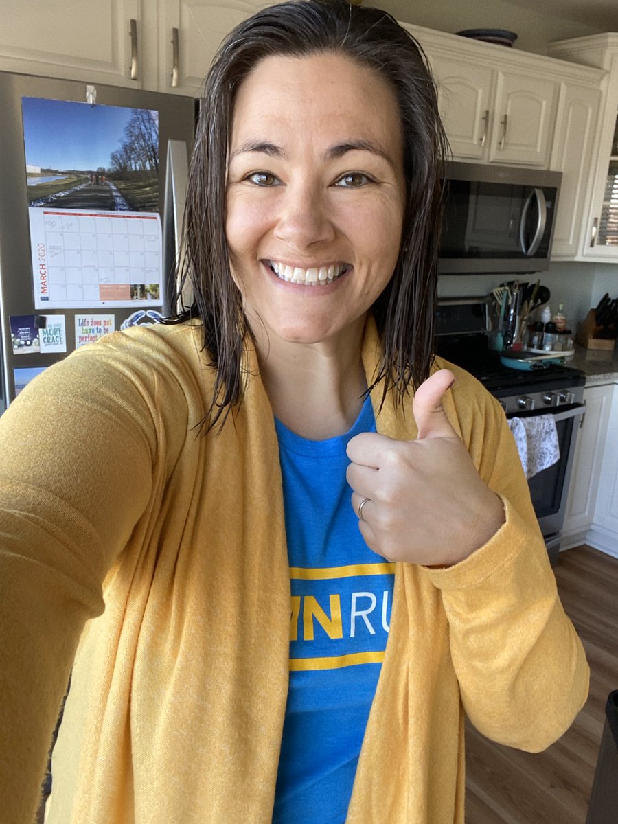 MrsScott109's tweet photo. Wearing my YELLOW today for our #daisvirtualspiritday !! I miss my yellow wing family @daiscommunity 💛💛 https://t.co/Ws7hbs50bY