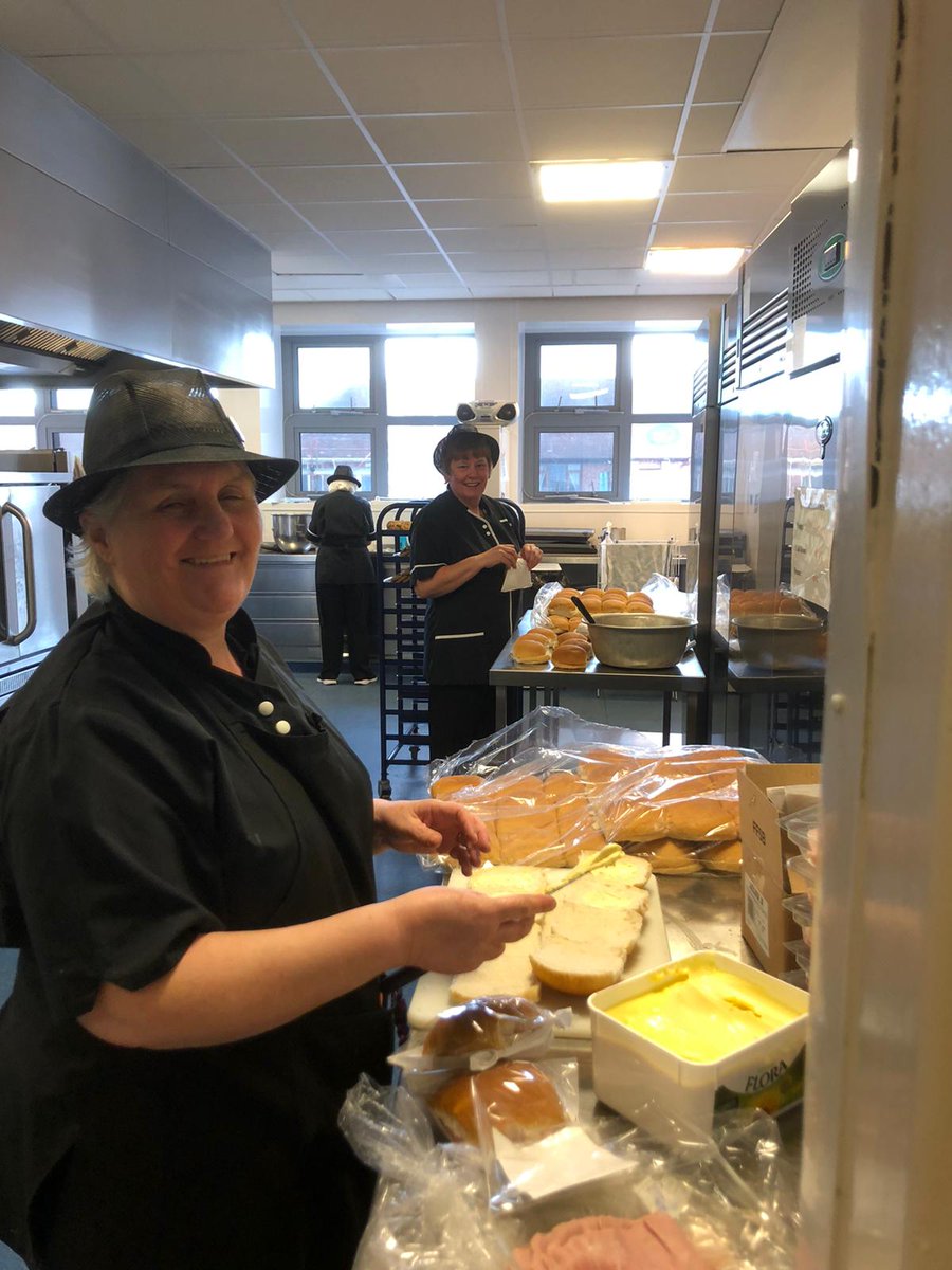 Well done to everyone at the Dalmilling PS school Hub who were involved in making, and delivering over 4000 lunches to children this week. You are all absolute stars !⭐😘
<a href="/south_safety/">SA CSP</a> @ActiveSchoolsSA <a href="/SACSchoolMeals/">SAC School Meals</a> <a href="/Dalmillingps/">Dalmilling Primary</a> <a href="/BraeheadPS/">BraeheadPrimary</a>  <a href="/SportLeisureSAC/">SportandLeisureSAC</a> @EmpSkillsSAC