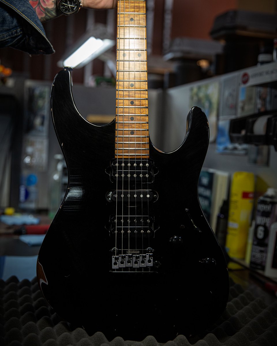 SuhrCustom's tweet photo. Top Down!
Built for Eddie’s Guitars!
For pricing and availability contact Eddie’s Guitars or your local Suhr Dealer.

Instrument Specifications:
Serial Number: JS0Z2C
Model: Modern Antique 
Finish: Black
Body Wood: Roasted Alder
Neck: Roasted Flame Maple https://t.co/mMALiklqmp