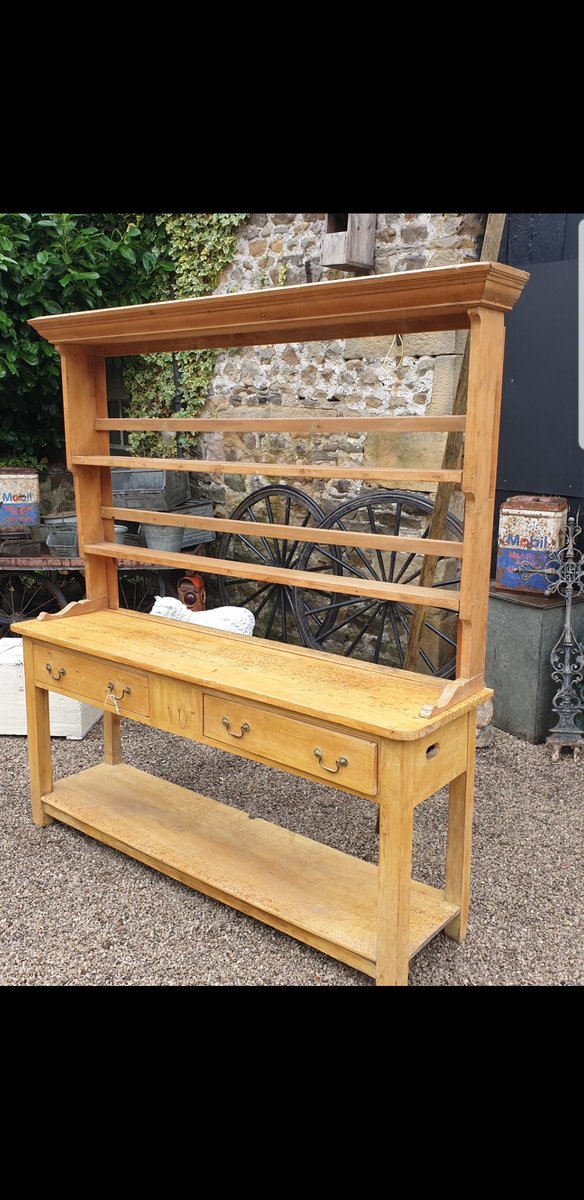Anything_EVR18's tweet photo. Victorian pine dresser for sale 

Mesaqge for details 

#antiques https://t.co/7JFhkePC3q