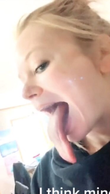 LongTongueBooty's tweet photo. Guys this might be the #WorldsLongestTongue @GWR you need to contact her ASAP 😱👀👅
~
#longtongue #tongue #tonguetwistter #tongueout #tongueselfie #kkvsh #kakey https://t.co/ikEwyt3C4J