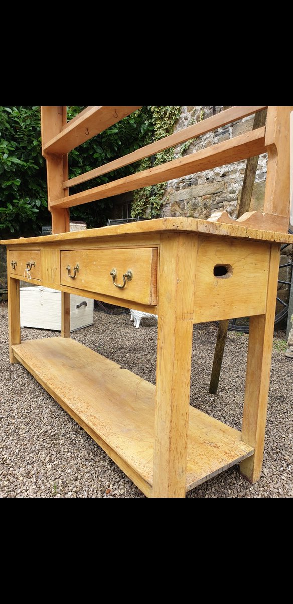 Anything_EVR18's tweet photo. Victorian pine dresser for sale 

Mesaqge for details 

#antiques https://t.co/7JFhkePC3q