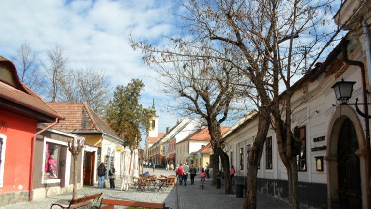 abouthungary's tweet photo. Szentendre has been announced as one of the ten recipients of the European Commission’s European Heritage Label. https://t.co/09bKyhPu6G https://t.co/J1G0uFjjtb