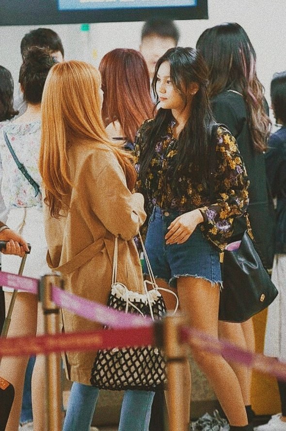 get a person that will look at you the way umb look at each other #gfriend