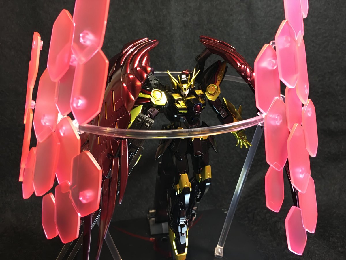 シュント シドニア視聴中 ウイングガンダムゼロリベリオン セラフィムフェザーリベリオンver塗装完了 セラフィムフェザーは翼に合わせたグラデーション塗装 ブリタニア製のゼロということで絶対守護領域をmetal Robot魂蜃気楼から流用 ガンプラの画像を