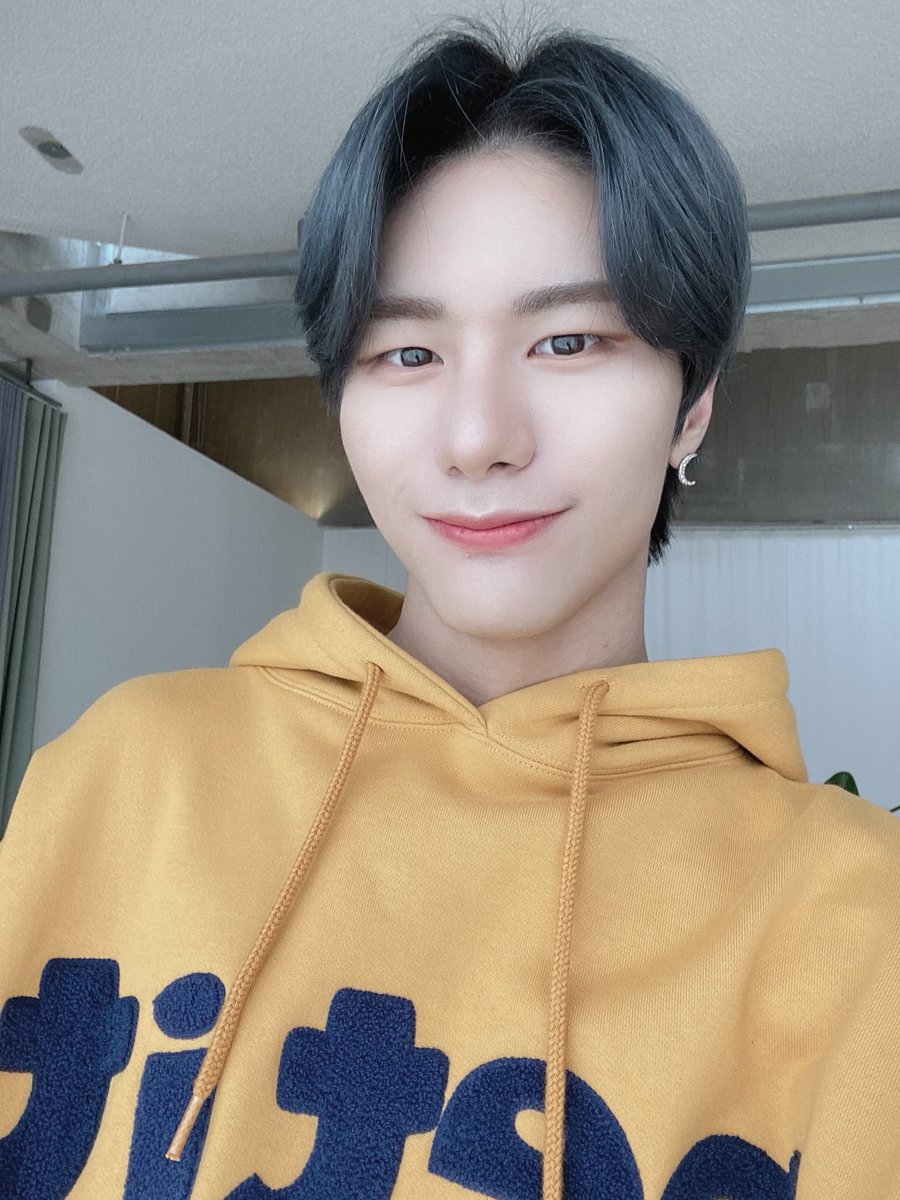NewWorld_VICTON's tweet photo. [#승식 ] 재밌었던 눈치가요💙💛 https://t.co/F8ay1VWJ9b