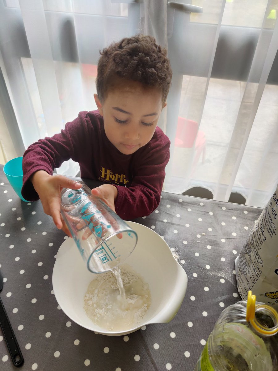 AurelieOum's tweet photo. @KensingPrimary #receptionhomelearning
Home made play dough made by Salman.
It is supposed to be blue 🤭. https://t.co/bgNqu3h96T