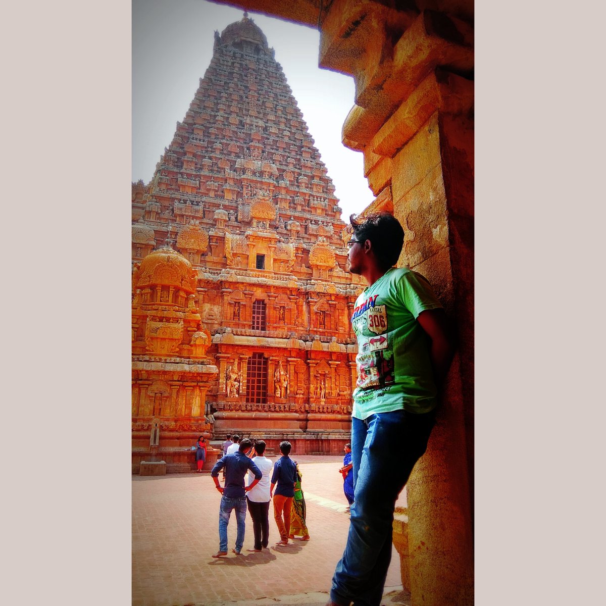 artamudhan's tweet photo. எண்ணங்கள் எல்லாம் வண்ணங்கள் ஆக அருள் புரிவாயா ஈசனே . . . ❤️
#lordshiva #bigtemple_tanjore  #thanjai #tamiltradition #cultural #chola #Kingdom #rajarajacholan #indian #sculpture #worldheritage #architecture #designs #spritual #artamudhan #goddess #artists #YogaDuringLockdown https://t.co/Scw9popphB