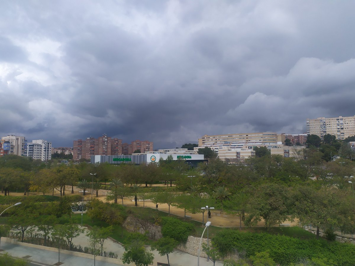 meteoAlcVlc's tweet photo. Llegan las nubes a Alicante @ElTiempoA3 @el_tiempohoy @ElTiempo_tve @Tiempo_Valencia @ElTiempoes @apuntoratge @oratgenet @aldaiameteo @llobiols @marcsansa @Tiempo_Mercedes @VictoriaBotey @jcfortea @UtielMeteo @mbarreiro_tve @davidlopezrey https://t.co/vIf5L2WuGo